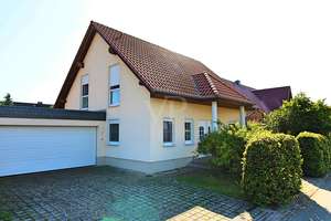 MODERNES FAMILIENHAUS 
AUF GROßEM EIGENTUMSGRUNDSTÜCK
MIT VOLLKELLER UND GARAGE – Die vollständige Adresse der Immobilie erhältst du vom Anbieter., 38448 Wendschott, Wolfsburg – Vorschaubild 2