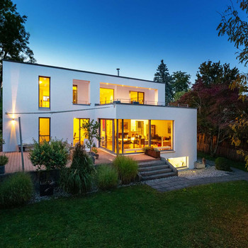 Den Pilsensee zum Greifen nah: Stilvolles Architektenhaus mit Wärmepumpe und PV