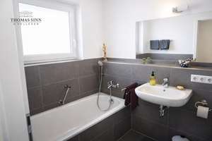 Helle und moderne Wohnung im 1. OG
Großer Südbalkon - TG-Platz
Super Zustand - sofort beziehbar – Die vollständige Adresse der Immobilie erhältst du vom Anbieter., 74080 Böckingen, Heilbronn – Vorschaubild 4