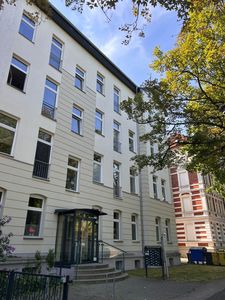 Sanierte lichtdurchflutete  2-Zimmer-Wohnung mit Balkon in der Brühlervorstadt