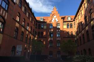 Im schönsten Haus der Gegend: 2-Zimmer-Wohnung mit Balkon in Düsseldorf 