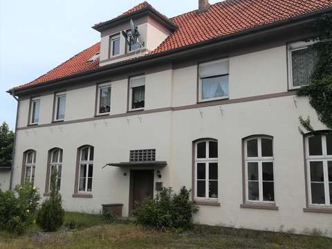 Kernsanierung oder Abriss? Ehemalige Dorfschule auf großem ... Kernsanierung oder Abriss? Ehemalige Dorfschule auf großem ...