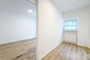 Ruhige Lage am Olympiapark und BMW ! Ganz neu enovierte 2 Zimmer-Wohnung mit Süd-Balkon zum Garten – Die vollständige Adresse der Immobilie erhältst du vom Anbieter., 80809 Am Luitpoldpark, München – Vorschaubild 13