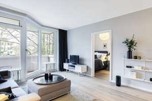 Möbilierte stilvolle, sanierte 2-Zimmer-Wohnung mit Balkon in Alsternähe – Mittelweg 91, 20149 Harvestehude, Hamburg – Vorschaubild 2