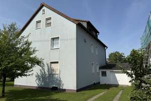 Gepflegtes Dreifamilienhaus mit 2 Garagen und großem Grundstück in  Regensburg Schwabelweis – Die vollständige Adresse der Immobilie erhältst du vom Anbieter., 93055 Schwabelweis, Regensburg – Vorschaubild 3