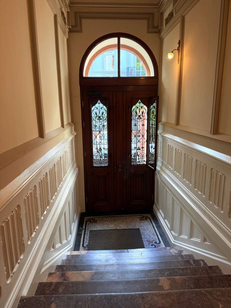 *Johannesviertel* Fürstliche 6-Zimmer-Altbauwohnung aus 1898 – provisionsfrei