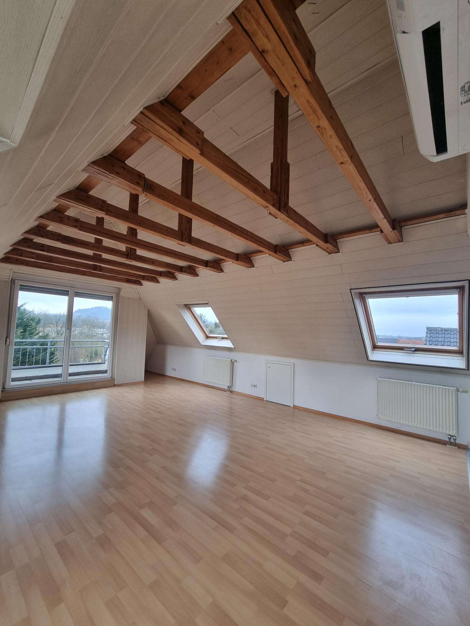 Immobilie in Erlenbach - Von Privat: Gepflegte 3,5-Zimmer Dachgeschosswohnung mit Balkon und Stellplatz in Erlenbach - Bild 2