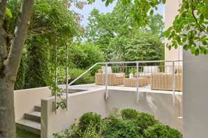 Viel Raum und Privatsphäre: Stilvolles Ensemble aus Haupt- und Gästehaus mit Traumgarten – Die vollständige Adresse der Immobilie erhältst du vom Anbieter., 81375 Neuhadern, München – Vorschaubild 9