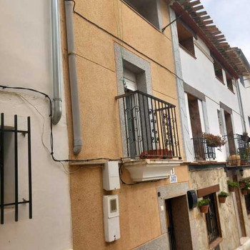 DORFHAUS IN CALLES