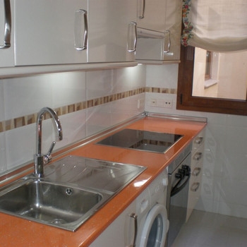 Helle 2-Zimmer-Wohnung mit Garage, Abstellraum und Pool in Talamanca del Jarama.
