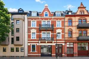Lichtdurchflutete Dachgeschosswohnung mit Altbaucharme in zentraler Wiesbadener Lage