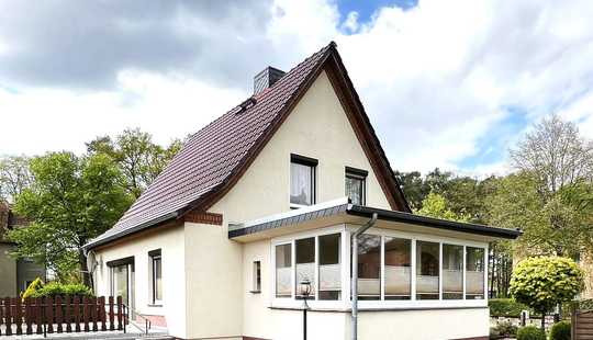 Bild von Einziehen und Wohlfühlen! Wohnen auf großem Grundstück in zentraler Lage
