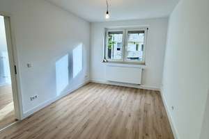 Frisch Sanierte , WG geeignete 3-Zimmer-Wohnung mit Balkon in zentraler Lage – Kölnerstraße 45, 40211 Stadtmitte, Düsseldorf – Vorschaubild 4