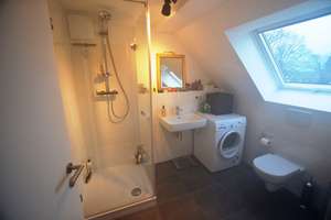 Gepflegt und großzügig: helle Dachgeschoss-Maisonette in Trudering – Die vollständige Adresse der Immobilie erhältst du vom Anbieter., 81825 Gartenstadt Trudering, München – Vorschaubild 13