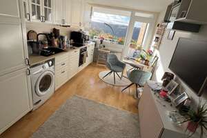 Super helle Etagenwohnung mit Balkon und Fernblick