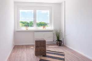 Große 4-Raum-Wohnung mit Balkon – Ludwig-Kühn-Str. 9, 9123 Chemnitz – Vorschaubild 3