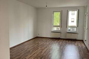 Erstbezug nach Renovierung: 3,5 Zimmer, große Terrasse, neue Küche & TG-Stellplatz – Badstr. 2, 72793 Pfullingen – Vorschaubild 2