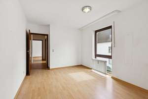 Zentral wohnen in Siegen: Gepflegte 3-Zimmer-Wohnung mit Parkett, Einbauküche & Garage – 57072 Siegen, Siegen – Vorschaubild 15