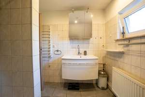 Gepflegtes Wohnhaus mit Praxis und Baugrundstück! – Die vollständige Adresse der Immobilie erhältst du vom Anbieter., 26556 Westerholt – Vorschaubild 12