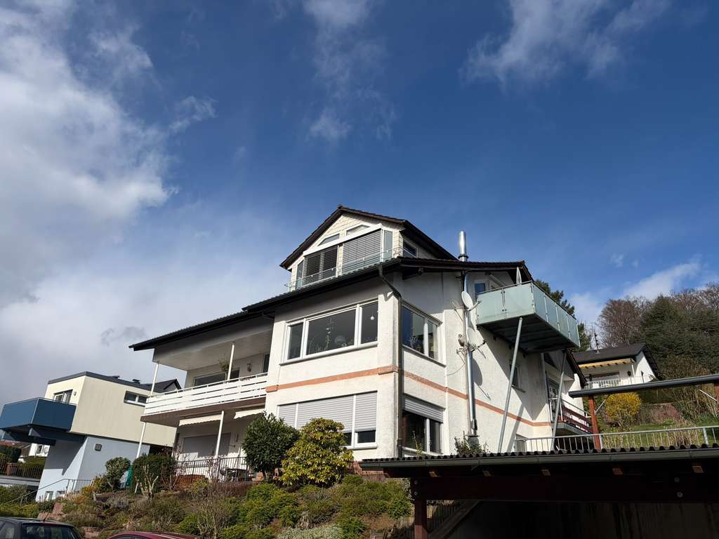 Immobilie in Neckargemünd - Attraktive 3,5-Zimmer-Dachgeschosswohnung mit Balkon und Gartenanteil - Bild 1