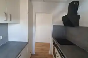 Ansprechende 3-Raum-Dachgeschosswohnung mit Einbauküche, Erstbezug nach Sanierung – Sülmerstr 53, 74072 Heilbronn – Vorschaubild 7