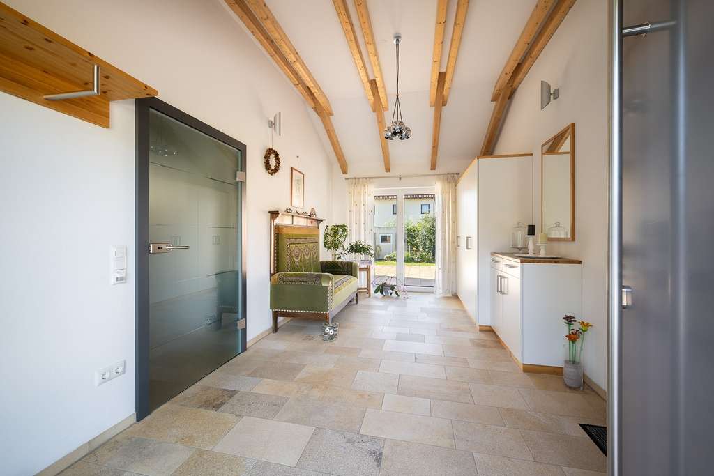 Immobilie in Zolling - Investment-Highlight: Saniertes 4-Parteienhaus in Zolling – Kapitalanlage durch Bestandssicherung - Bild 1