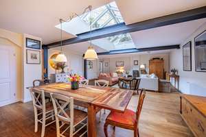 Historischer Charme zwischen Elbe und Parks