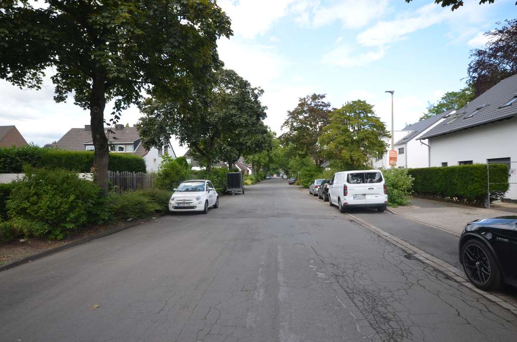 Sehr gepflegte Doppelhaushälfte mit Garage und  kleinem Garten