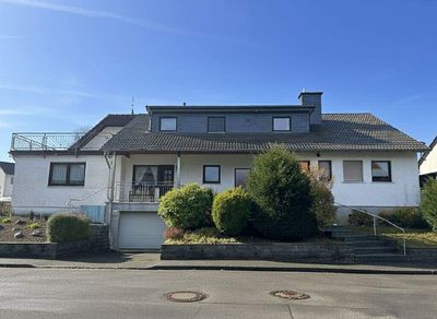 Großzügiges Wohnen mit Potenzial: Gepflegtes Zweifamilienhaus in ruhiger Wohnlage von Allagen!