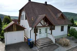 Gepflegtes Einfamilienhaus mit Einliegerwohnung und Wohlfühlcharakter in ruhiger Lage – Die vollständige Adresse der Immobilie erhältst du vom Anbieter., 97788 Neuendorf – Vorschaubild 3
