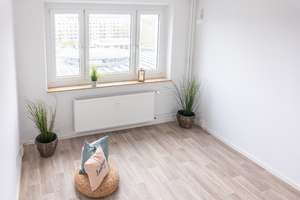 Hell und freundliche 3-Raum-Wohnung mit Balkon – Bernsdorfer Str. 134, 9126 Bernsdorf, Chemnitz – Vorschaubild 2
