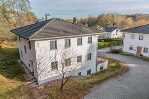 Wunderschöne Villa mit Einliegerwohnung – Die vollständige Adresse der Immobilie erhältst du vom Anbieter., 85614 Kirchseeon – Vorschaubild 1