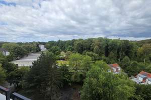 Geräumige 3-Zimmer-Wohnung mit Balkon im 9. OG - Sindelfingen