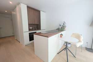 MÖBLIERTE WOHNUNG MIT KÜCHE, BAD + BALBON + MOBILES SCHRANKSYSTEM + DACHTERRASSE + LOUNGE – Die vollständige Adresse der Immobilie erhältst du vom Anbieter., 80797 Schwere-Reiter-Straße, München – Vorschaubild 3