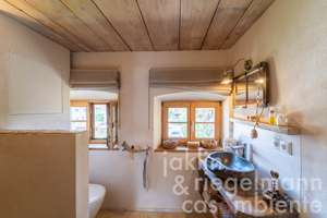 Ökologisch saniertes Bauernhaus mit 360 m² Wohnfläche, Ausbaureserve und eigenem Wald im Chiemgau – Die vollständige Adresse der Immobilie erhältst du vom Anbieter., 83547 Babensham – Vorschaubild 46