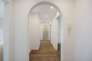 Großzügige, sanierte 3,5-Wohnung mit Loggia in zentraler Lage von Düsseldorf-Oberkassel! – Die vollständige Adresse der Immobilie erhältst du vom Anbieter., 40545 Oberkassel, Düsseldorf – Vorschaubild 2