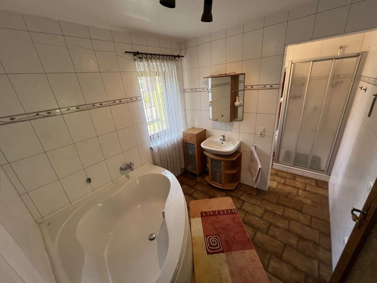 Immobilie in Hüllhorst - Idyllisches Mehrfamilien- / Mehrgenerationenhaus - Bild 4