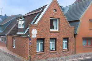 Raum für Ideen: Charmantes Stadthaus für Selbstnutzer oder clevere Kapitalanleger – Die vollständige Adresse der Immobilie erhältst du vom Anbieter., 25554 Wilster – Vorschaubild 1