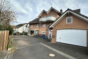 Mehrgenerationenhaus mit 3 großen Wohneinheiten, Doppelgarage, großem Grundstück in Hennef- Zentrum  – Am Steinweg 42, 53773 Hennef (Sieg) – Vorschaubild 1