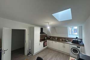 Wohnen über dem Uni-Viertel - 6. Stock! WG geeigneter Dachgeschossausbau mit Einbauküche – Bundesstraße 40, 20146 Rotherbaum, Hamburg – Vorschaubild 3