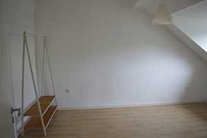 Geschmackvolle, modernisierte 2-Raum-DG-Wohnung in Köln Ostheim mit moderner Einbauküche – Frankfurter Str. 601, 51107 Köln – Vorschaubild 10