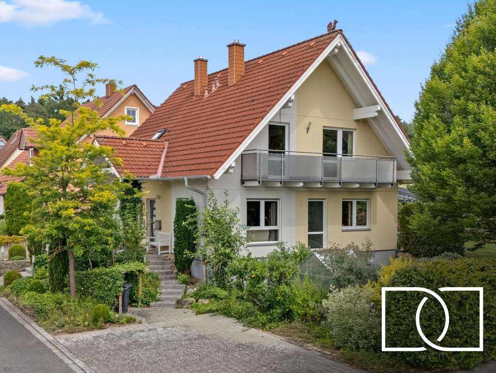 Immobilie in Frensdorf - Idyllische Lage! Energieeffizientes Einfamilienhaus mit Balkon, Terrasse und optimaler Anbindung - Bild 0