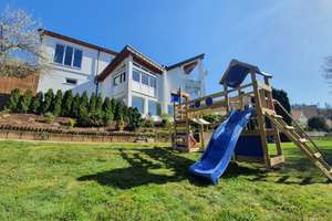 Exklusive 4,5 Zimmer-Wohnung (125 m²) mit Balkon, Stauraum & Panoramablick in Nagold-Lemberg – Uhlandstraße 17, 72202 Nagold – Vorschaubild 1