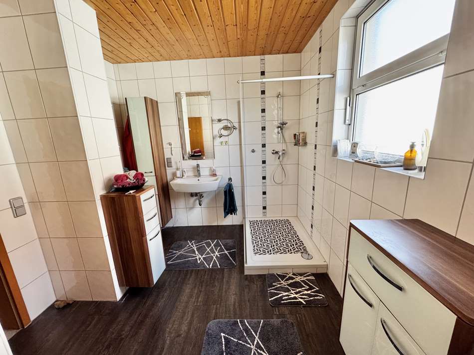 Bad - Vorderhaus  2