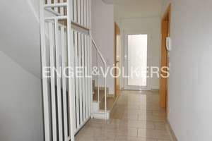 Schickes und gepflegtes RMH zur Miete •  Geniale Aussicht, Gärtchen, großzügige Zimmer, EBK, Carp... – Die vollständige Adresse der Immobilie erhältst du vom Anbieter., 72070 Weststadt, Tübingen – Vorschaubild 2
