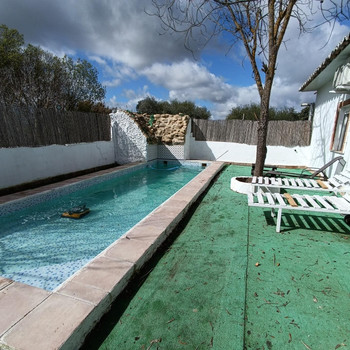 VERKAUF GRUNDSTÜCK MIT 2 HÄUSERN UND 2 POOLS. VILLAMARTIN
