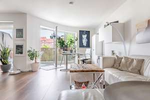 Moderne Etagenwohnung mit Balkon, Einbauküche und Tiefgaragenstellplatz