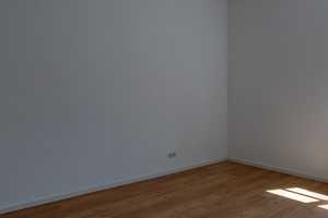 In ruhiger Lage befindet sich diese 2 Zimmer Wohnung. Anmietung eines separaten Stellplatzes! – Heinz-Bongartz-Str. 14B, 1239 Dresden – Vorschaubild 7