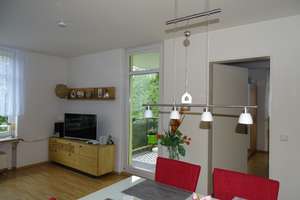 Attraktiv gelegene  Wohnung, Blick ins Grüne, mit Balkon und TG-Stellplatz, vermietet