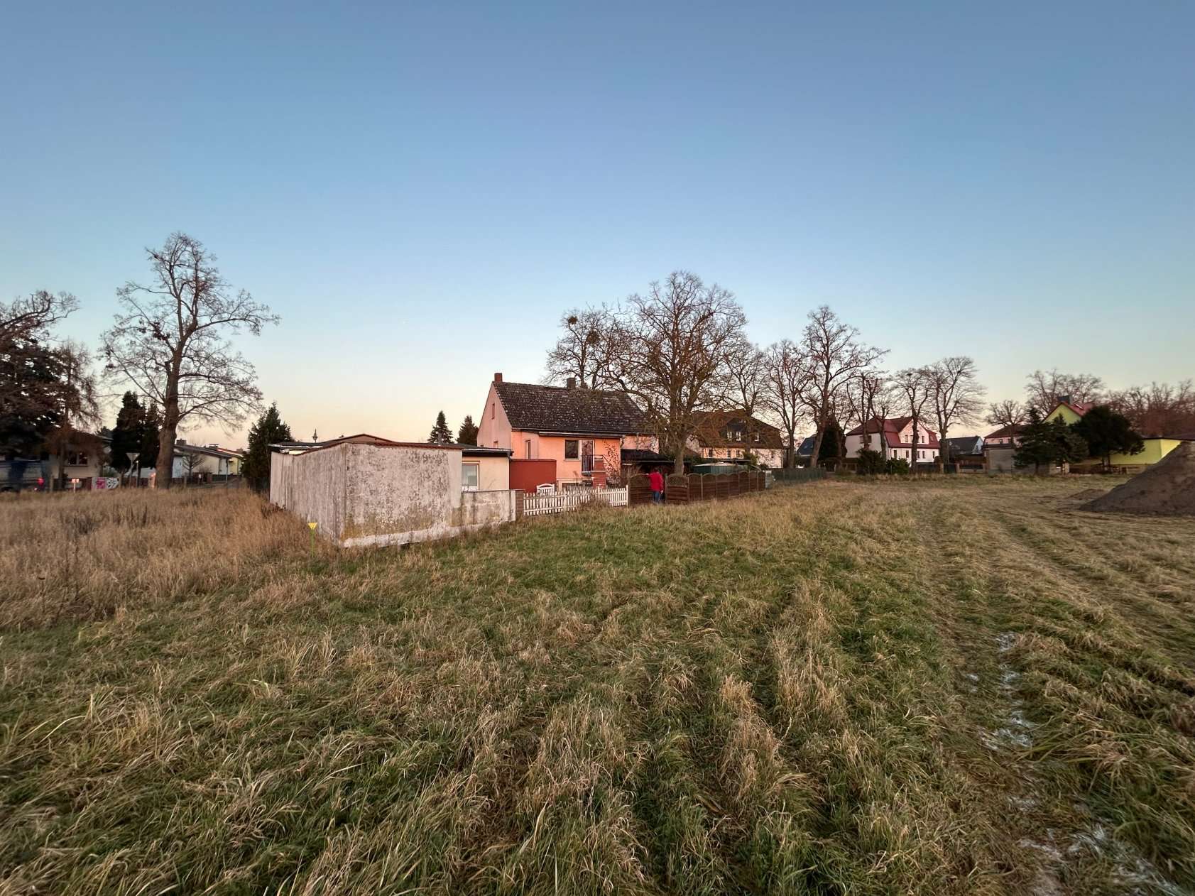 Haus mit 6 Zimmern, 2 Bädern in zentraler Lage von Ketzin zu verkaufen, Havelland Kreis – Bild 1